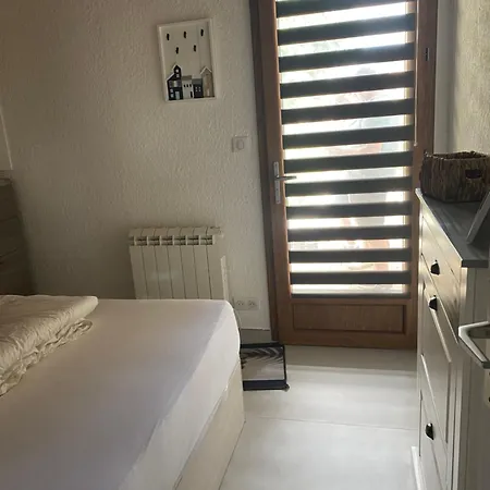 Superbe Maisonnette Au Pied De La A 64 بيدار